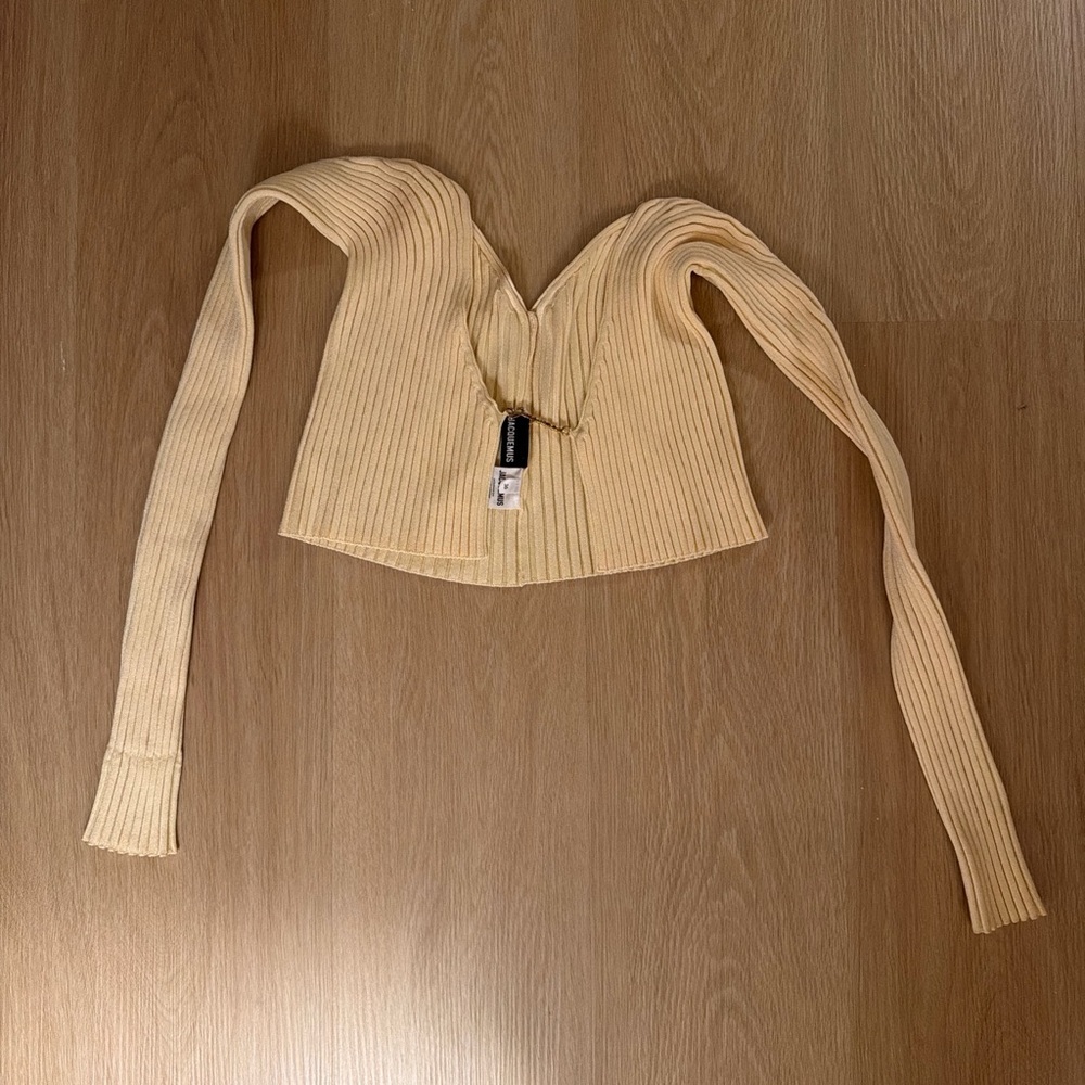 Jacquemus Ribbed V-Neck Long-Sleeve Crop Top — yellow